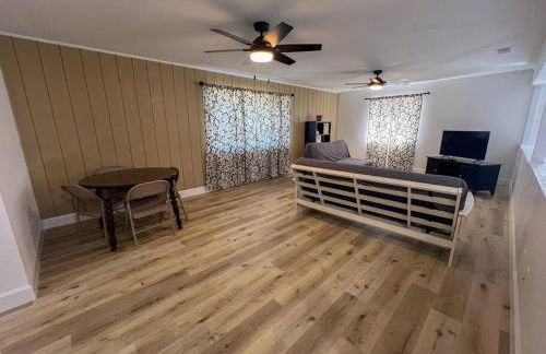 Bayside Cove Retreat Your Coastal Escape - Photo 12