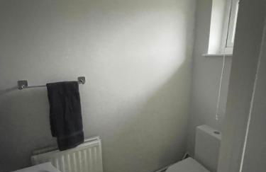 Spacious 3 Bedroom Home in Bletchley - Foto 18