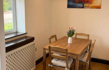 Entire 2 Bed House in London Area - Parking - Sleeps 5 - Foto 2