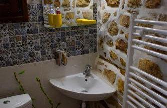 Renovated Old Manor House With Yard - Photo 9