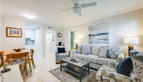 Naples Condo with Pool - Walk to Dining and Beach - Foto 4