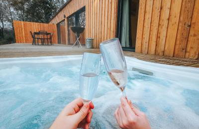 Forest Corner Luxury Home with Hot Tub - Foto 6