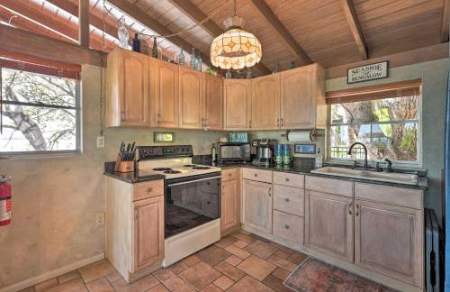 Riverfront Merritt Island Bungalow with Dock and Deck - Foto 6