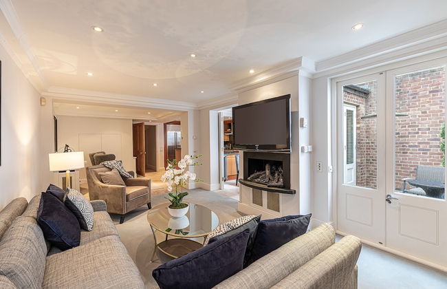 JOIVY Stunning 6-bed house near Harrods in Knightsbridge - Photo 1