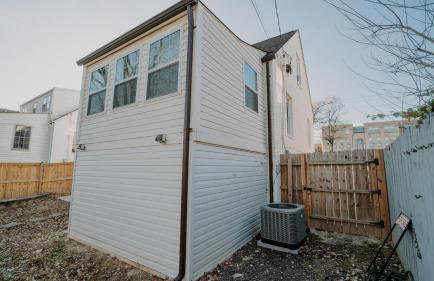 5BR & 4BA Lovely House with Beautiful Backyard in VA - Foto 36