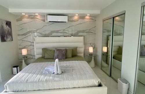 Luxurious remodeled direct Waterfront apartment with Miami skyline view- Free parking- 5min drive to Miami Beach - Foto 5