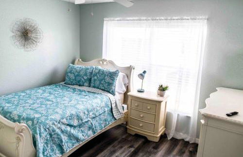 Modern 3BR Home, Saltwater Pool, Fenced Yard - Foto 12