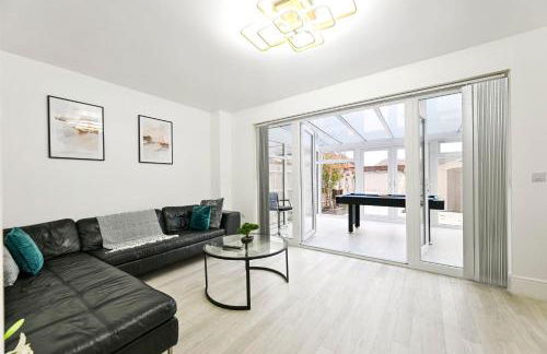 Swan's Place - Large 4bed home, Sleeps 9, Parking x2 & Games room - Foto 36