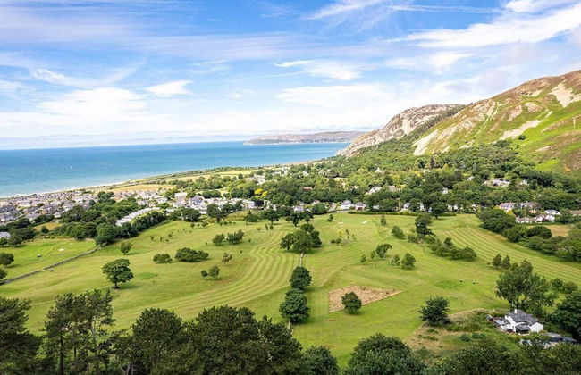 Delightful Holiday Home With sea Views and Hot Tub - Photo 48