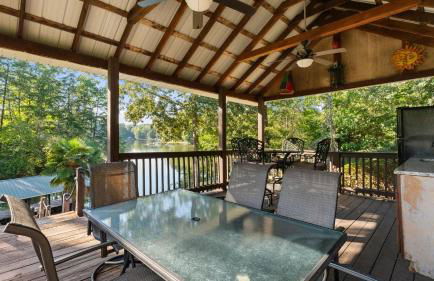 Lakefront 6bdr, Priv Dock, Game Room, Firepit Jake's Lake House by Avantstay - Foto 134