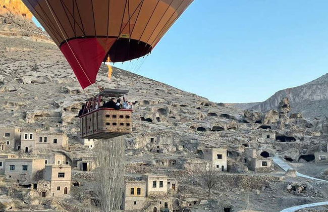 Volo in mongolfiera sulla valle di Soganli - Foto 1