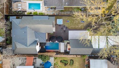 New 6 BR, 4.5B, Pool, Hot Tub, Cold Plunges, Outdoor Sauna, Bar, 9 TVs - Foto 2