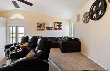 Chardonnay Charm by Avantstay Luxe Group Retreat w/ Pool Mins to Wineries - Foto 34