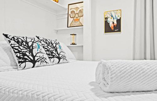 Modern Apartment with Parking & Prime Location - Foto 35