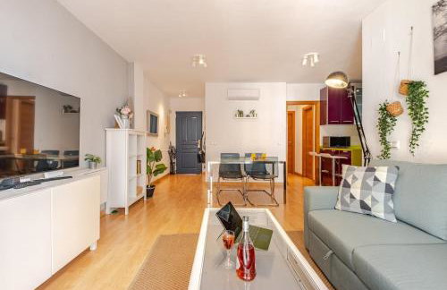 Explore Málaga from a Modern Apartment - Photo 26