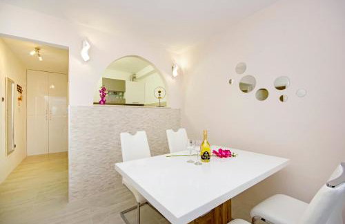 Split Symphony Garden: Modern, new Apartment (4+1), 5 min walk to ˝Firule˝ SAND BEACH, 12 min walk to CITY CENTER - Foto 11