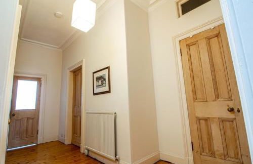 Beautiful and Bright Georgian Style Morningside Apartment - Pass the Keys - Foto 33