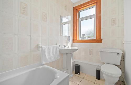 Whiteside 3 Bedroom Apartment - Bathgate - Photo 23