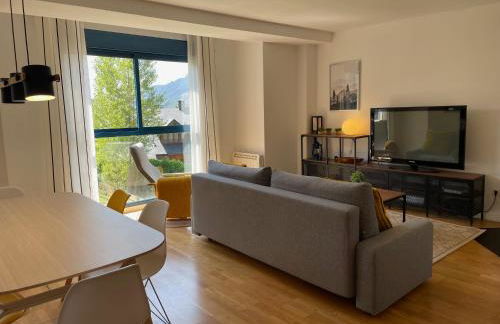 Ventanal de Saras Petfriendly Garaje Trastero y Chimenea - Arafita Apartamentos - Photo 17