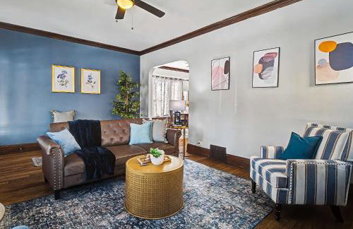 Modern & Cozy 2BR Retreat Near West Blvd - Foto 15