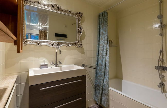 Charming Beach Villa With Thatched Roof - Photo 21