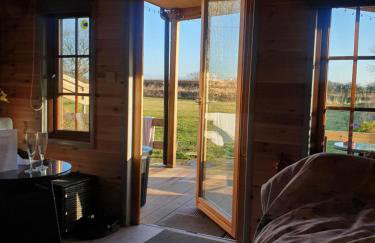 Beautiful Wooden tiny house, Glamping cabin with hot tub 2 - Foto 22