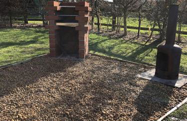 MegaPod 2 at Lee Wick Farm Cottages & Glamping - Foto 12