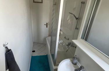 Charming 4-Person Apartment in Hoyerswerda City Center - Foto 9