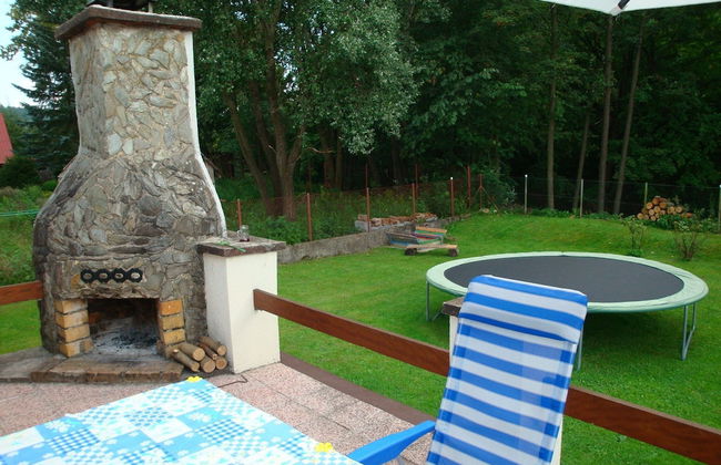 Serene Holiday Home in Mladé Buky with Private Pool and Trampoline - Foto 21