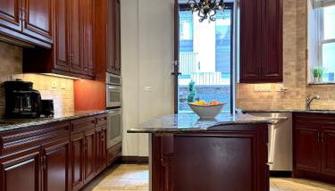 Spectacular Gilded Age 6 Bedroom Gold Coast Mansion with Deck - Foto 2, stove, dishwasher, pet friendly