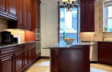 Spectacular Gilded Age 6 Bedroom Gold Coast Mansion with Deck - Foto 2