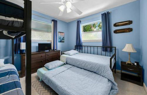 Palm Paradise-Seaside Home w Heated Saltwater Pool - Photo 16