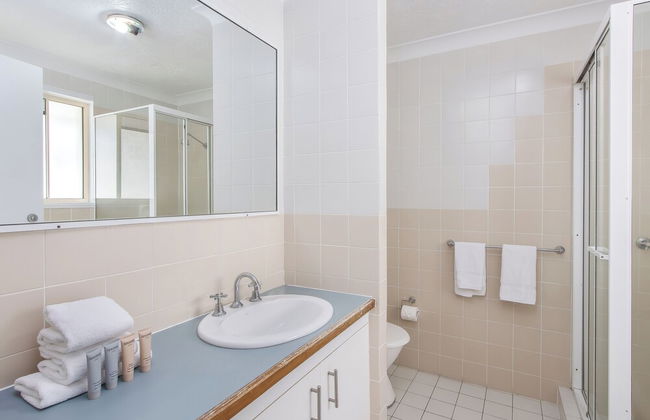 Marine Mirage - 2 Bedroom Apartment with Beachfront Vibes - Photo 15