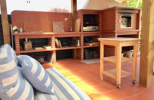 Cottage with Pool,Gourmet BBQ,Wood Oven&Games Barn - Foto 16