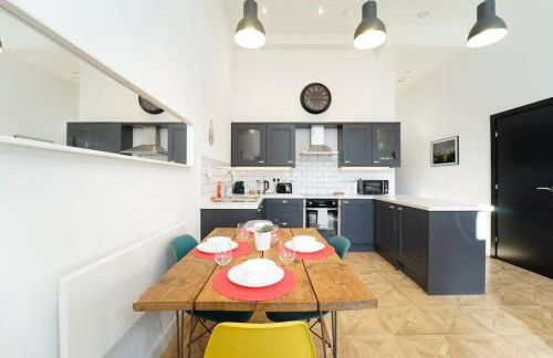Spacious 2 bedroom city centre apartment - Foto 1