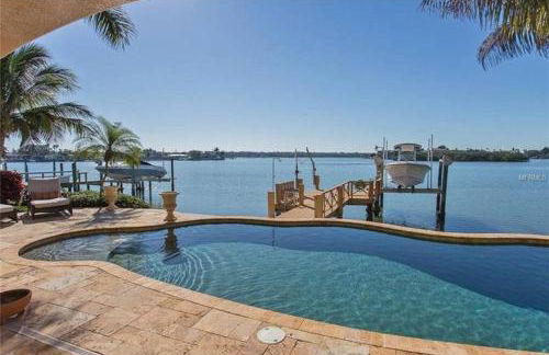 Large Mediterranean Oasis - Water Views & Pool - Photo 2