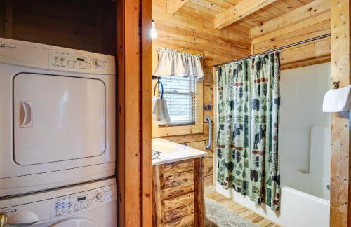 Sevierville Cabin with Wraparound Deck and Lake Access - Foto 18