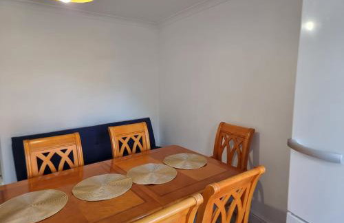 Entire 3 bedroom home with Parking in Welling, London, UK - Photo 59