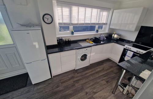 Cozy Shotts House with 2 Bedrooms - Photo 5