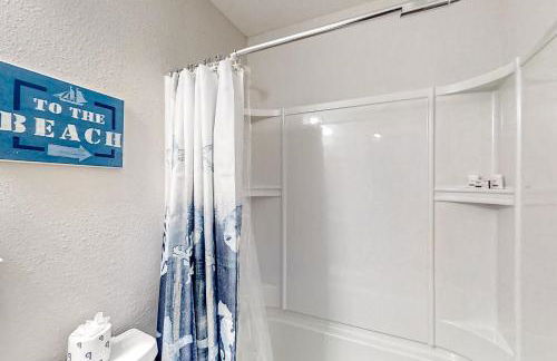 Newly-built 2-story home near the ocean with patio, washer/dryer, streaming - Photo 19