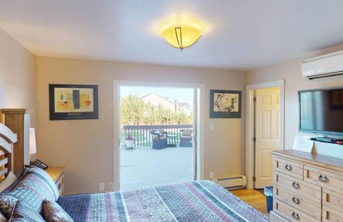 Tacit Shadow Resort Shangri-La King Suite, Gym, Coffee Bar, Hot-Tub, Free Laundry, Food Available - Foto 3