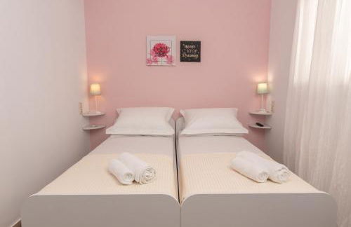 Casa EleMar Villa with Private Yard - Photo 14