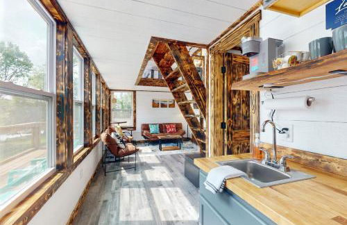 Family Fun! Riverside Home with Fire Pit - Foto 11