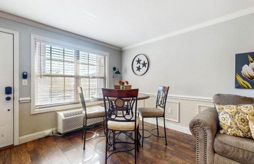 Pool and Riverfront! Couples Retreat in Smoky Mtns - Foto 7