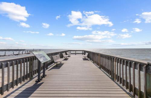 Bayfront Boardwalk Condo w Sunrise Views - Foto 36