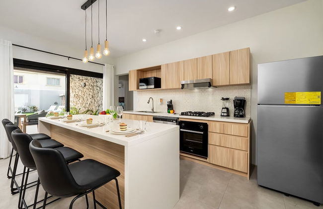 Brand NEW 3br2ba w Private Pool Amazing Location - Foto 17