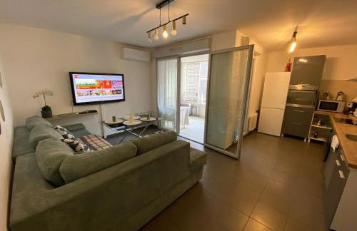 FLC- Vaste T2 -Parking-Air Conditioning-Terrace-6p-St Charles - Foto 4