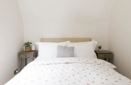 Stunning 5BR Home With Pool - 5 min to Beach - Foto 82