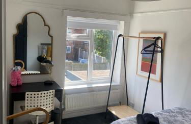 Lovely 2 Bed Full House By The Beach - Foto 14