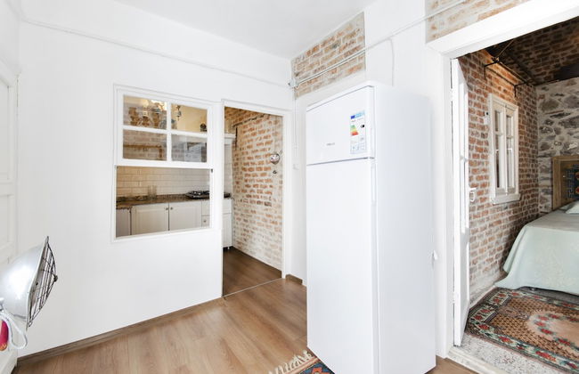 Iconic Stone House 2 - Photo 8